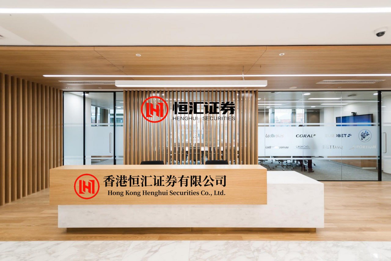 配资365APP下载 俄芭蕾舞团表演《罗密欧与朱丽叶》时一只猫意外闯入舞台，让“悲剧变喜剧”